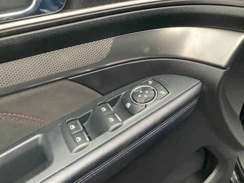 Used 2018 Ford Explorer XLT w/ Equipment Group 202A image 16