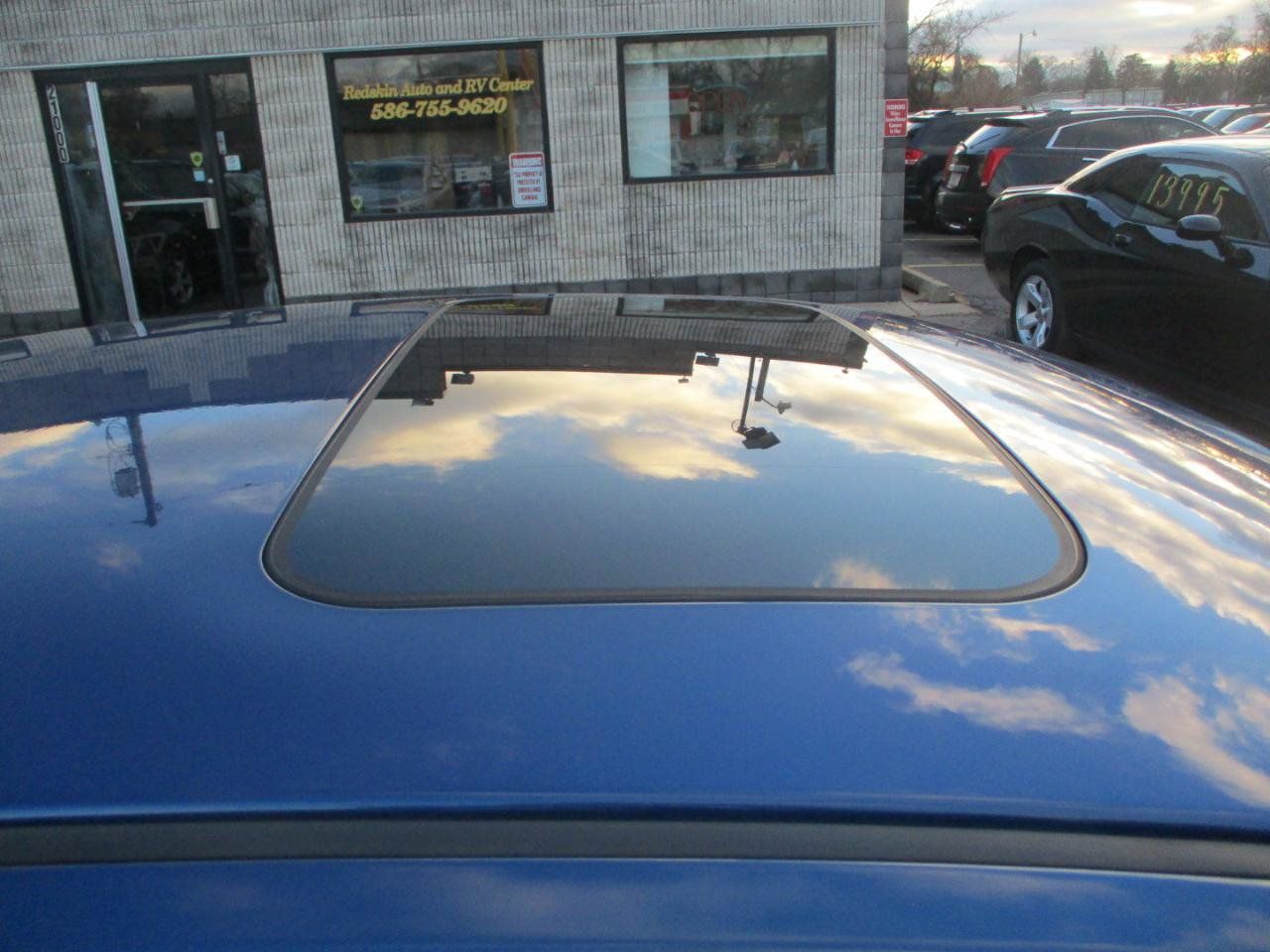 Used 2010 Dodge Avenger SXT w/ Premium Convenience Group FWD image 7