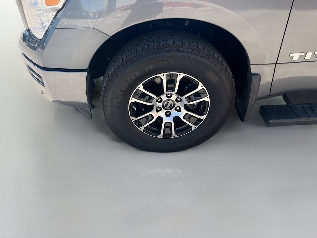 Used 2024 Nissan Titan SV w/ SV Convenience Package AWD/4WD image 31
