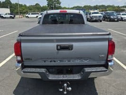 Used 2019 Toyota Tacoma SR5 RWD image 7