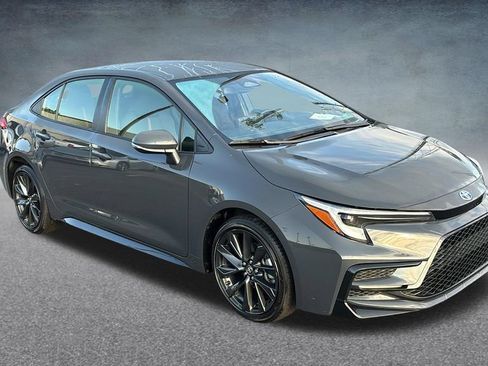 Used 2025 Toyota Corolla SE FWD image 2