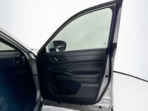 Used 2025 Nissan Pathfinder SV image 33