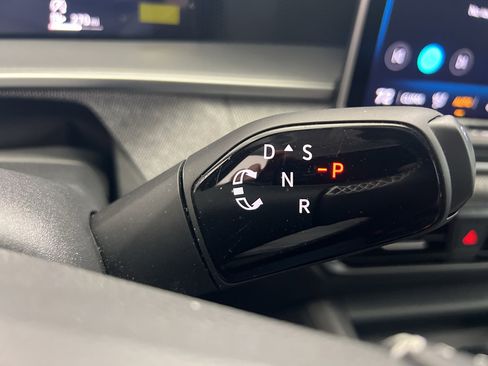 Used 2025 Volkswagen Tiguan S image 17