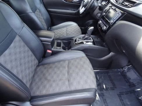 Used 2022 Nissan Rogue Sport SV w/ Technology Package image 9