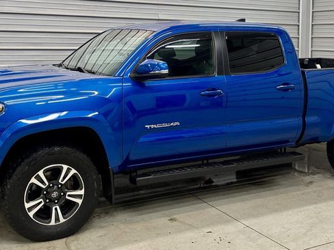 Used 2018 Toyota Tacoma TRD Sport image 1