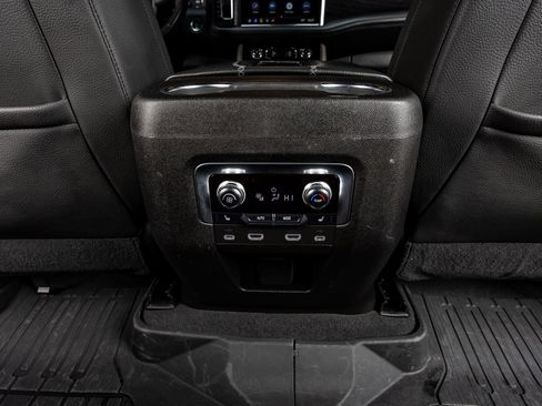 Used 2021 GMC Yukon Denali w/ Denali Premium Package image 31