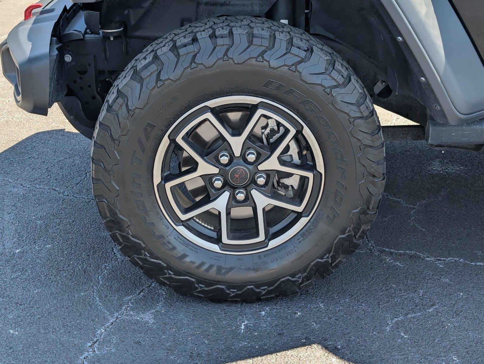 Used 2025 Jeep Wrangler Unlimited Rubicon AWD/4WD image 11