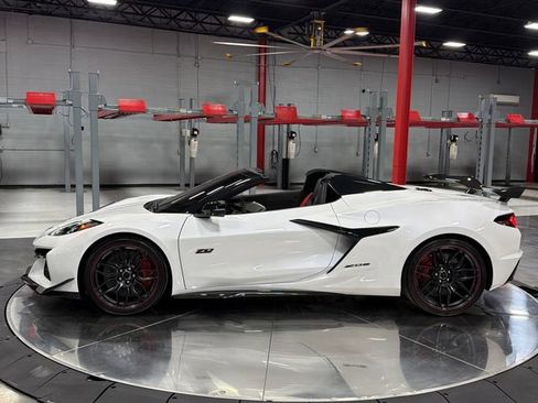 Used 2023 Chevrolet Corvette Z06 w/ Z07 Performance Package RWD image 2