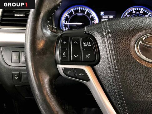 Used 2018 Toyota Highlander XLE image 23