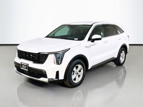 Certified 2024 Kia Sorento LX image 3
