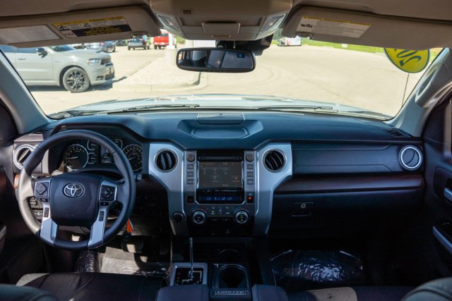 Used 2018 Toyota Tundra Limited w/ Limited Premium Package AWD/4WD image 15