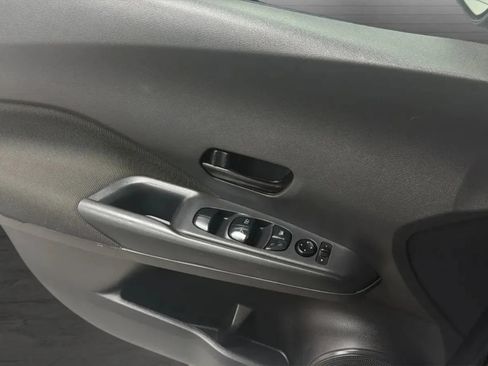 Used 2020 Nissan Kicks S FWD image 17