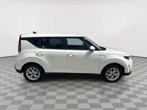 Used 2025 Kia Soul LX w/ LX Technology Package FWD image 4