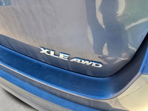 Used 2014 Toyota Highlander XLE AWD/4WD image 30