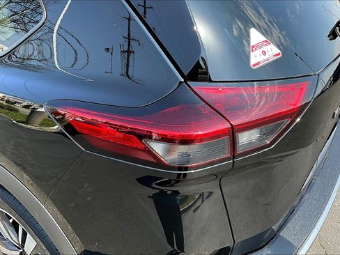 Used 2024 Nissan Rogue SL AWD/4WD image 23