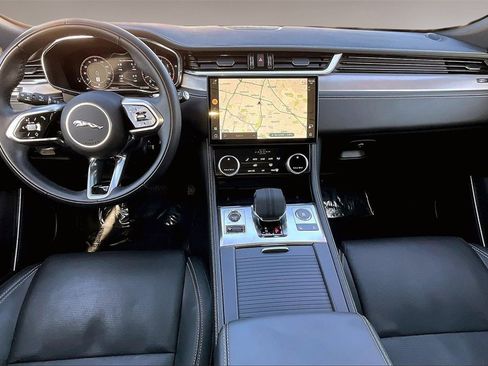 Used 2024 Jaguar F-PACE R-Dynamic S image 7