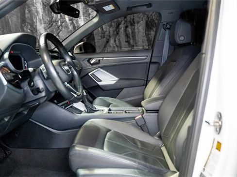 Used 2024 Audi Q3 2.0T Premium image 3