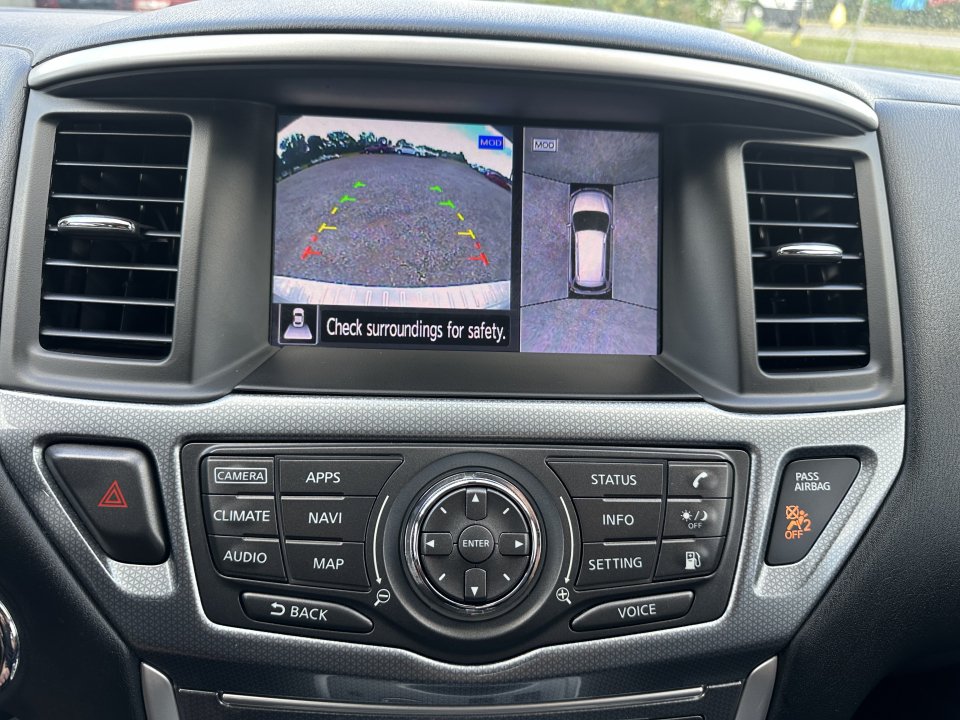 Used 2018 Nissan Pathfinder SL FWD image 11