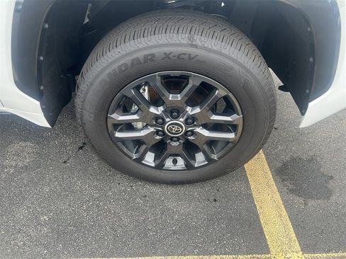 New 2024 Toyota Tundra Platinum image 12
