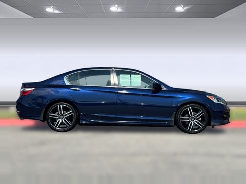 Used 2017 Honda Accord Sport image 8