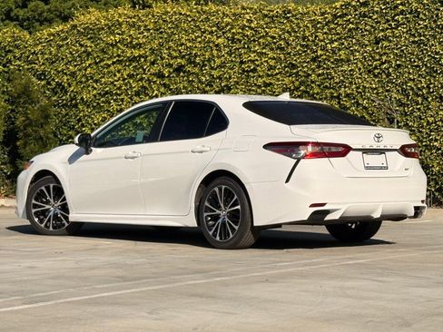 Used 2019 Toyota Camry image 2