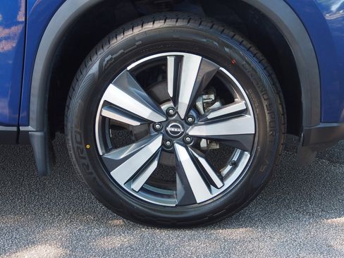 Used 2023 Nissan Rogue SL AWD/4WD image 9