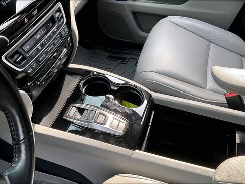 Used 2020 Honda Pilot Touring image 17