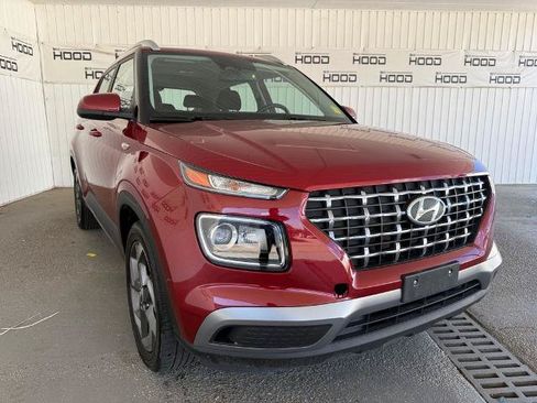 Used 2025 Hyundai Venue SEL FWD image 1