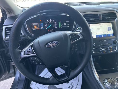 Used 2020 Ford Fusion SE FWD image 14
