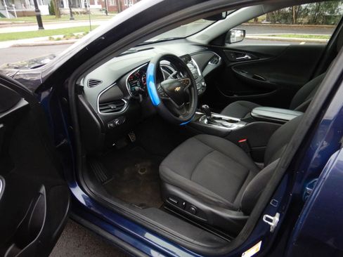 Used 2016 Chevrolet Malibu LT image 10