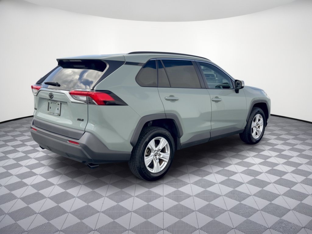 Used 2019 Toyota RAV4 XLE w/ Convenience Package FWD image 9