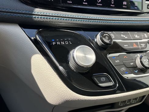 Used 2021 Chrysler Pacifica Touring-L FWD image 20