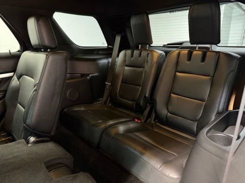 Used 2016 Ford Explorer XLT w/ Equipment Group 202A FWD image 28