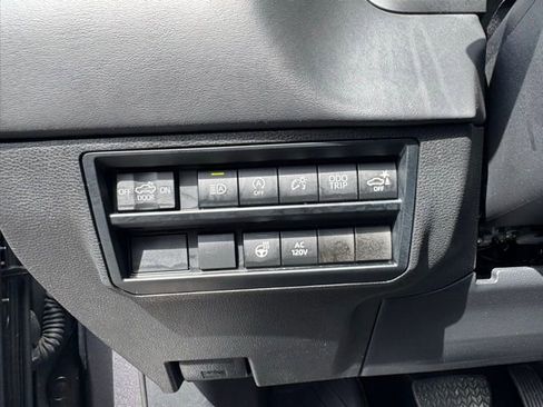 Used 2023 Toyota Tundra Platinum AWD/4WD image 28