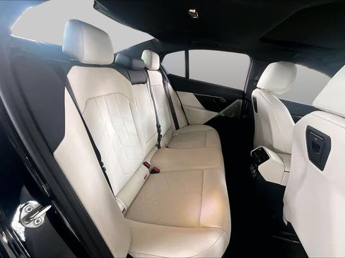 Certified 2026 BMW i5 eDrive40 w/ M Sport Package AWD/4WD image 18