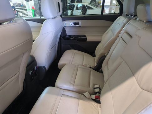 Used 2023 Ford Explorer Platinum w/ Technology Package image 31