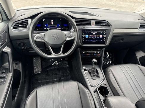 Certified 2022 Volkswagen Tiguan SE image 7