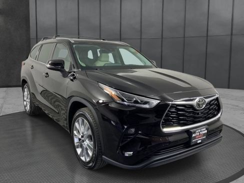 Used 2021 Toyota Highlander Limited FWD image 5