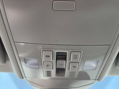 Used 2025 Volkswagen Jetta SEL image 40