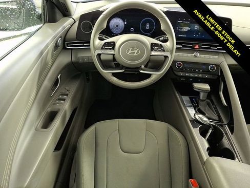 Certified 2025 Hyundai Elantra SEL FWD image 13
