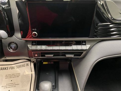 Used 2025 Toyota Camry SE image 32