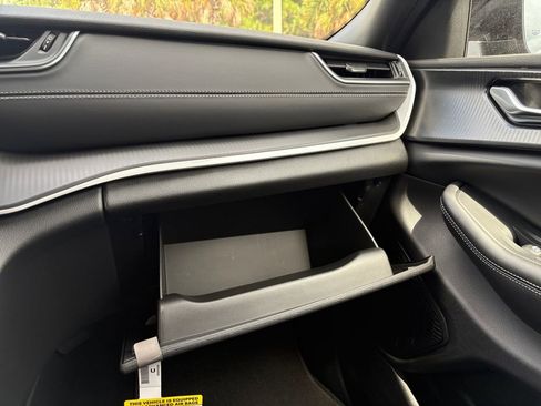 New 2025 Jeep Grand Cherokee Altitude image 9