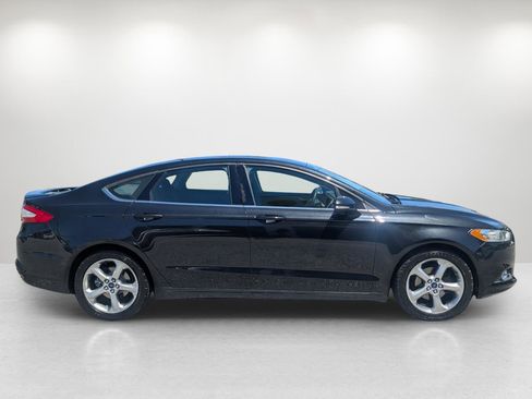 Used 2015 Ford Fusion SE image 4