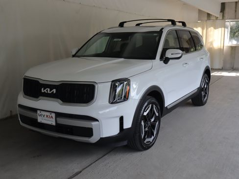 Used 2024 Kia Telluride EX w/ EX Captain's Chair Package AWD/4WD image 21