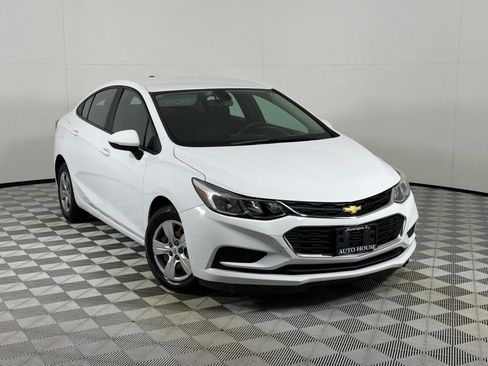 Used 2017 Chevrolet Cruze LS FWD image 2