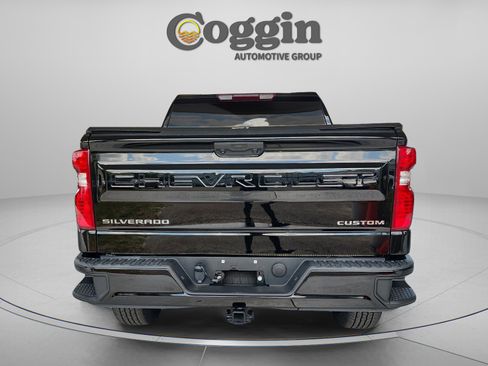 Used 2023 Chevrolet Silverado 1500 Custom Trail Boss AWD/4WD image 4