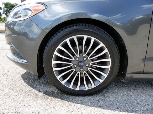 Used 2018 Ford Fusion SE w/ Fusion SE Technology Package FWD image 15