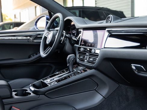 Certified 2026 Porsche Macan AWD/4WD image 46