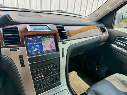 Used 2013 Cadillac Escalade ESV Platinum AWD/4WD image 20