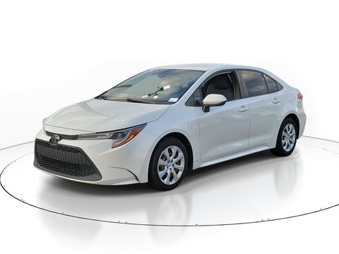 Used 2020 Toyota Corolla LE image 3